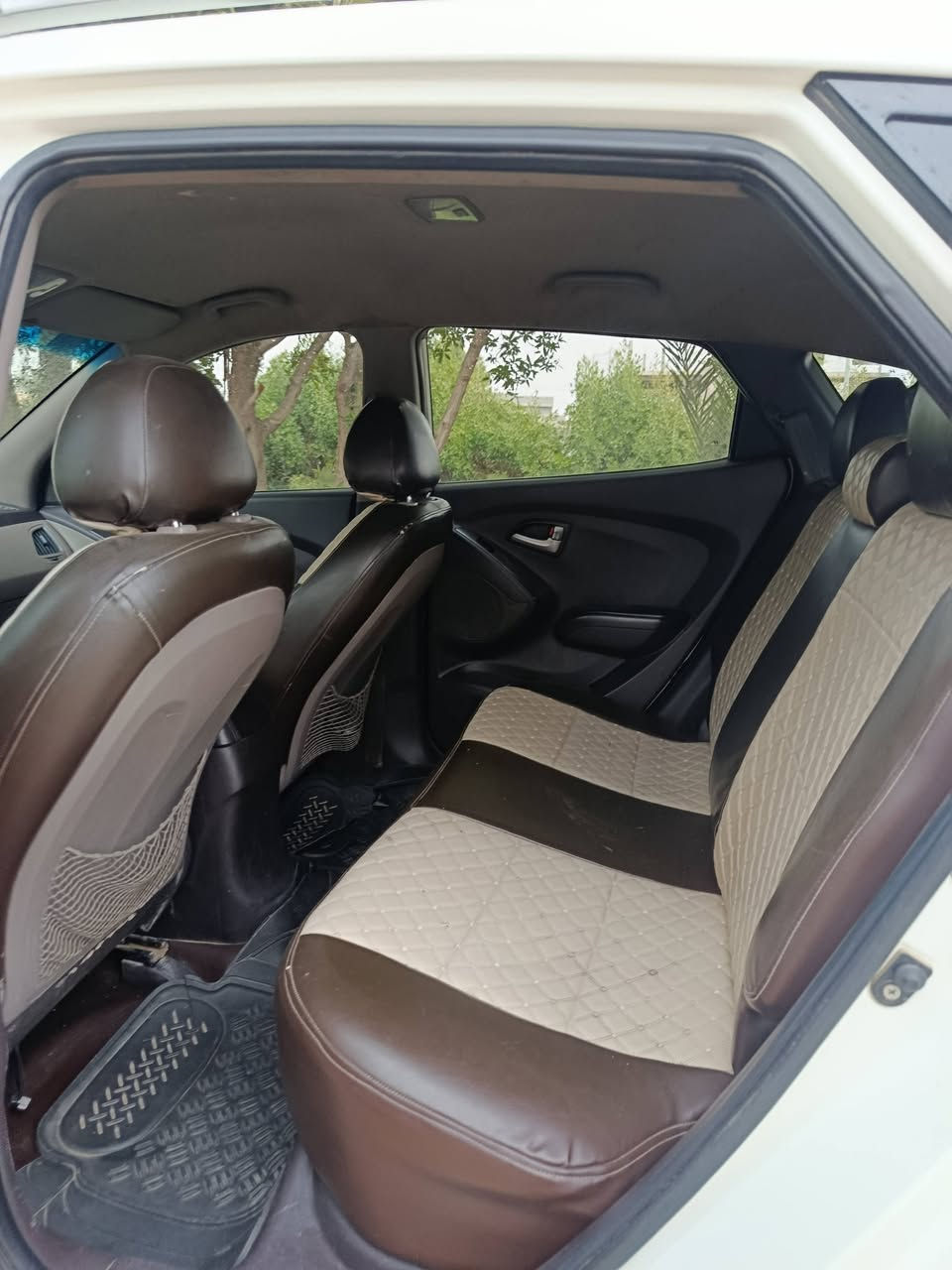 السلام عليكم 
للبيع توسان 2010 خليجي  رقم سليمانيه بأسمي تدفئه تبريد مكفولات مواصفات شاير بالمري تحكم استيران مكينه كير حداديه تايرات مكفولات مكينه 2000 دوش السياره مكفوله ماعدا بارد بسيط 
السعر 120 وبيه مجال 
عنوان السياره بابل المركز 
لاستفسار الاتصال على الرقم 
*********** واتساب 
*********** اتصال
