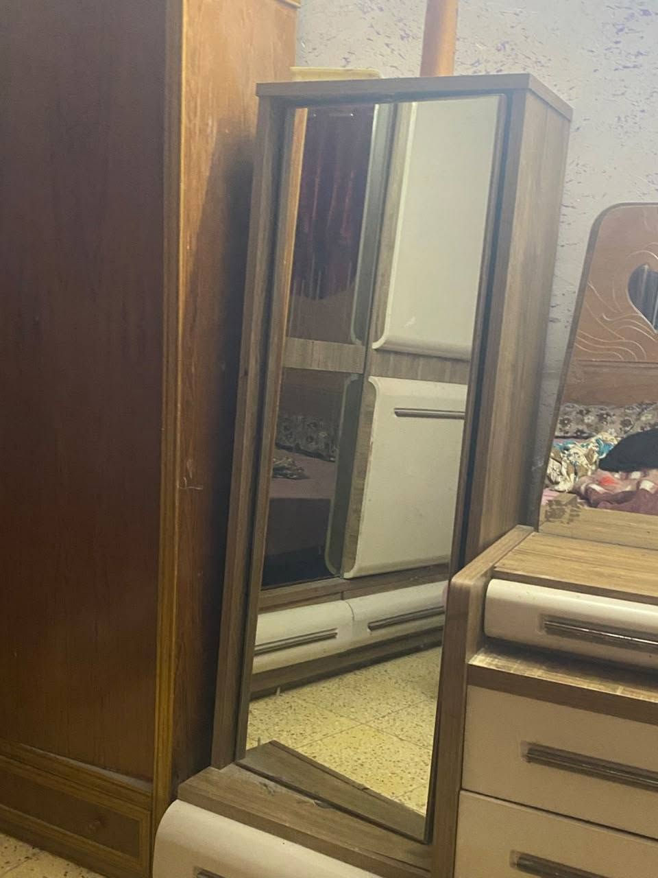 رفه للبيع السعر 150 قفل الغرفه نضيفه من الداخل والخارج العنوان ديالى خالص جديده الشط قرب عماره الشارقه للرقم والاستفسار ***********

