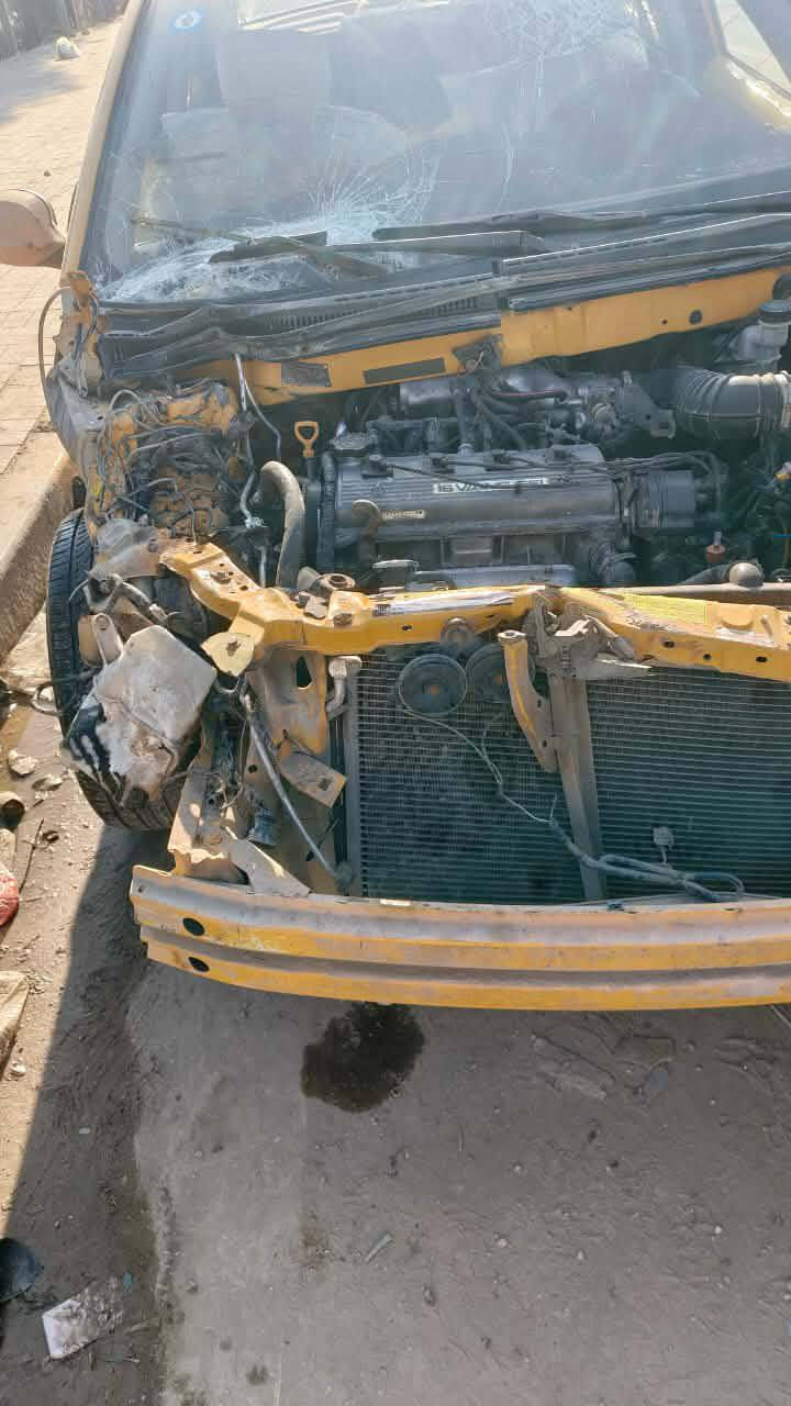 سلام عليكم سياره ليفان للبيع موديل 11 سياره كما موضح بصور كانت مكفوله سابقا وصار عليه حادث سنويه 30 مصفره هيه غرامات محرك وكير  مكفوله سياره شغاله تمشي  سعر 20 وبيه مجال رقم الهاتف ***********
