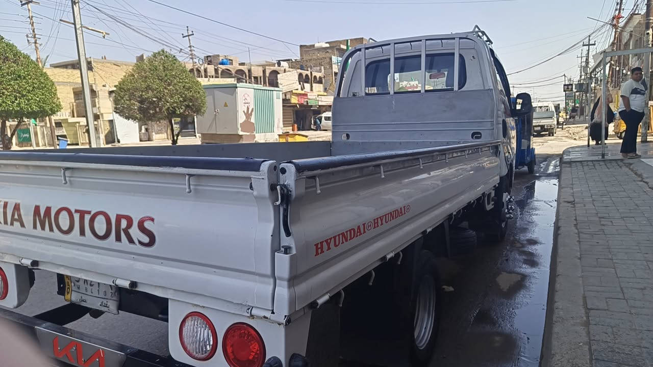 كيا فحل موديل 2010 تك قمارة 9 جنكال  محرك 4000 مفتوح
مكفولة من ضربة وكص صبغ مكانات اثر جراد
محرك كير اكسن مكفول 
شاصي مكفول ميكانيك جديد
تخم تاير امامي خلفي 
جاهز من كل النواحي 
رقم بغداد ألماني مشروع وطني تحويل مباشر 
السعر 93 وبي مجال 
مكاني بغداد مدينة الصدر الاورفلي 
رقم الهاتف ***********
