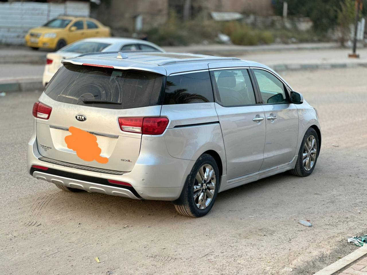 السلام عليكم 
كيا سيدونا 2016 وارد امريكي SXL
السياره ماشيه 90 
فول فول فول vip ڤي اي بي
تحكم ستيرن جهتين 
كروز سرعه 
تحديد مسار 
نضام يكو 
مانع نزلاق 
كشنات تبريد وتتفئه
 وتتفئه ستيرن
رادارات جانبيه واماميه 
6 كامرات البيبان كهربائيه 
صندوك كهربائي 
خزن ميموري 
كامره امامي خلفي 
حساسات اماميه وخلفيه وجانبيه 
مري شفط 
اشاير بل مري 
كشنات كهرباء 
كشنات جلد 
كشنات دواره 
كشنات ڤي اي بي
بنرامه فتحتين يعني كل وحده تنفتح وحده
تبريد 4 قطع ثلج 
بردادت جانبيه بلاد
تحكم التبريد من الخلف 
سيدي اوكس فلاش بلوتوث 
الله شاهد بعد بيه مواصفات اذا اكتبه لازم رايدلي جريده السياره بسمي رقم بغداد انكليزي  
السياره مال جناي كلش حلوه العنوان بابل الاسكندريه السعر 210 وبيه مجال حك الجيه اي ستفسار اتصل وبل خدمه *********** الاسكندرية, مصر
