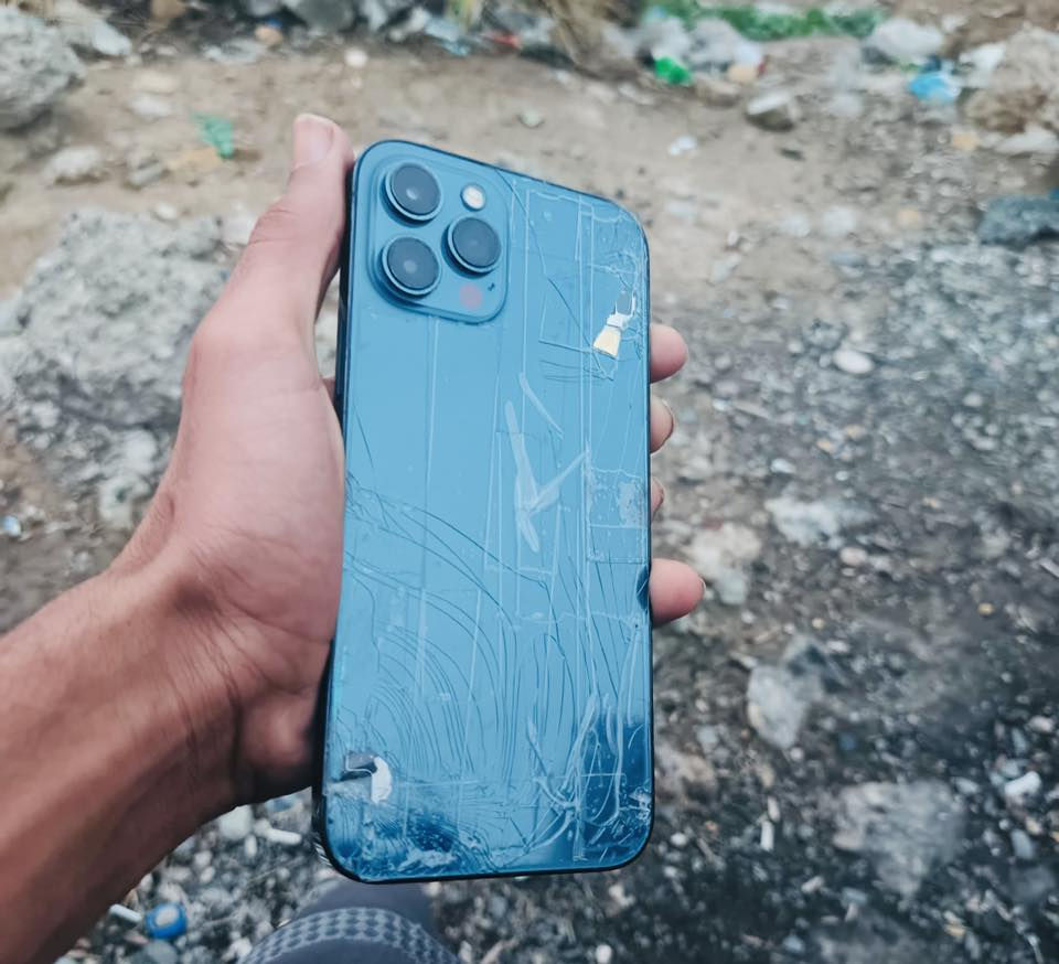 ايفون 12برو ماكس تخطي 
ذاكرة 256 
بطاريه 86
جهاز بلادي كله على وضع الشركة مامبدل شي 
بي فطور بضهر وبلكلاسه مامثرات 
جهاز كله شغال رايده مراوس بوكو او انفنكس
موجود واتساب فقط ***********
