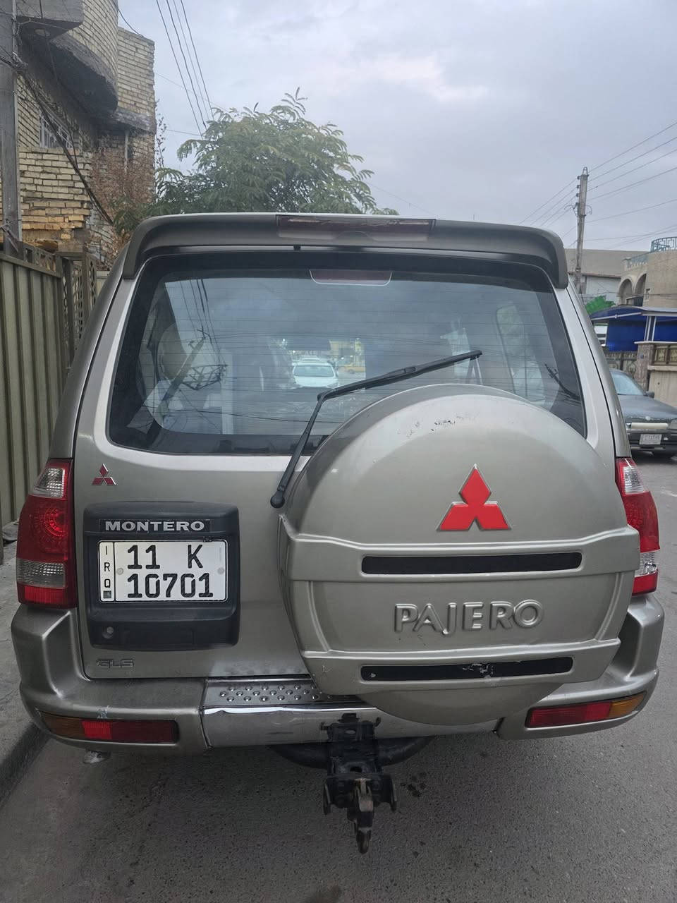 السلام عليكم.......
اخوان بيع فقط مابيع مراوس اباجيرو احدث وانطي فرق.......
 باجيرو ٢٠٠١ نظيفه محرك ٣٥٠٠ كير محرك مكفول تخم تاير  جدد حادثها جاملغ خلفي جهة السايق والسيارة مصبوغة عام للجمالية  ومكفولة من جفية او حادث قوي فقط اريد مراوس فقط باجيرو  احدث وانطي فرق  بيع لا باسمي رقم انجليزي مميز  تبريد ٣ قطع شغال ثلج  سنويتها لل٢٠٣٥ لمعلومات اكثر مراسلتي واتس اب اتصال على الرقم *********** وربي يقدم لنا ولكم الخير .
