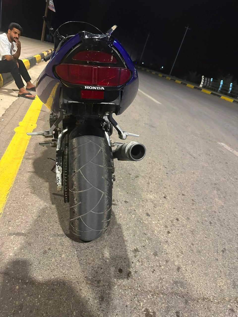 لسلام عليكم 
CBR 919Cc بدون أوراق مكاتبه  فقط  للبيع فقط 
دراجه شلعه تخبل ادامه كامله عليها كابرترات جدد بلكات جدد دراجه خير من لله  ربع ماتصرف عليها كفرات كامله كير مكينه خير من الله 
مكينها مفتوحه  لا بخار ولا تنقيص مفتوحه ومشتغليها. شغل درجه اوله  حماوه تنسهاها متعبر لنص ب معدل ربع  
سعرها1500 وبيها مجال للشراي عنوان واسط عزيزيه 
وقم لهاتف ***********
