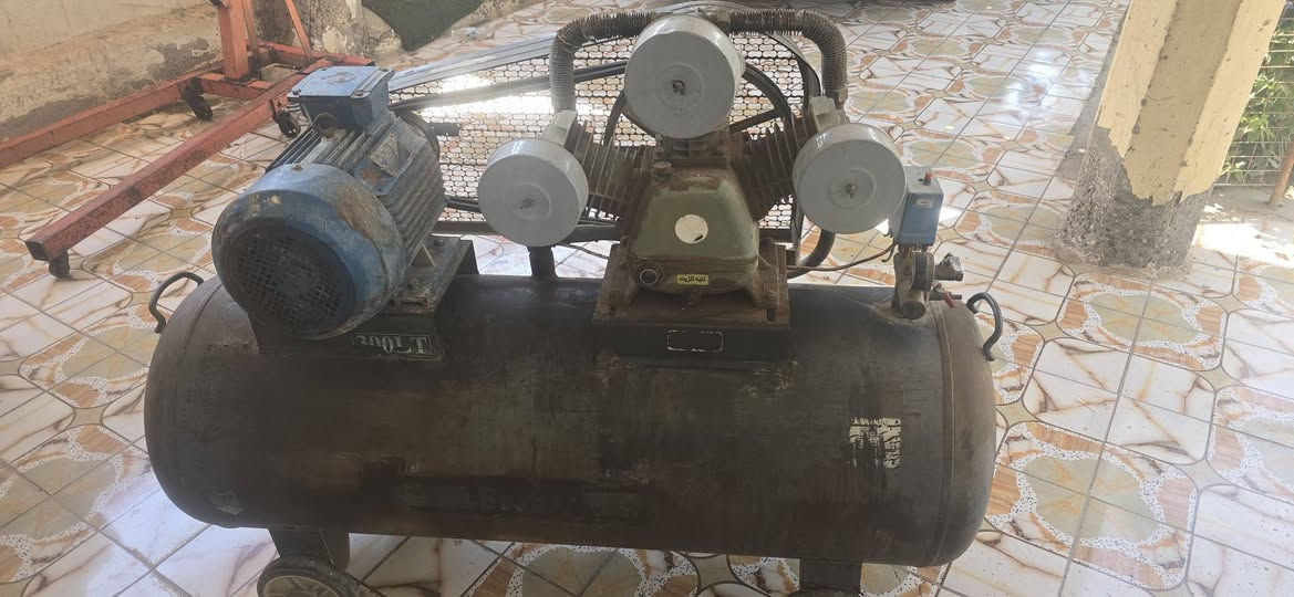 كنبريسر للبيع الشراي يجي خاص او ينتصل عله الرقم ***********العنوان حله السعر انتصل وتدلل كنبريسر كهرباء ثريفيز الماني ثقيل تاروسه ضخمه

