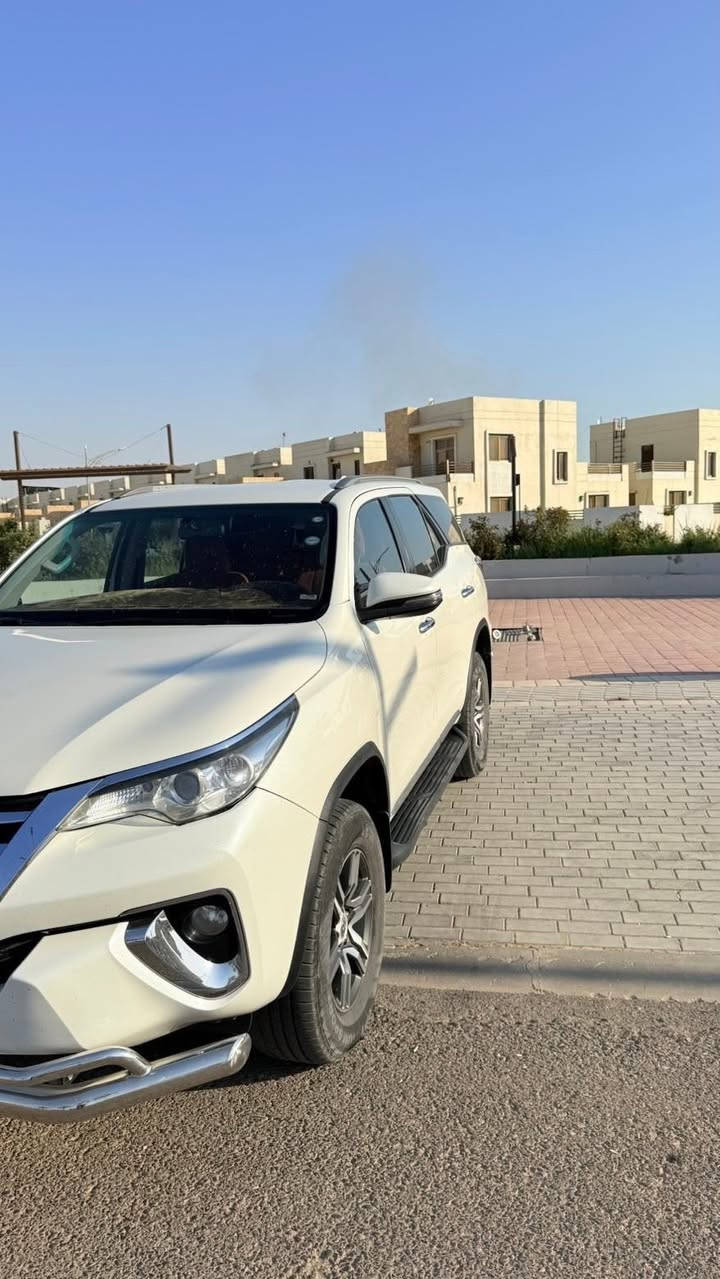 🔥 للبيع | تويوتا فورجنر GXR موديل 2019 🔥
سيارة نظيفة جداً ومواصفات كاملة 

▪️ فئة GXR
▪️ محرك 6 سلندر سعة 4000cc
▪️ دفع رباعي 4X4
▪️ 7 راكب
▪️ تشغيل بصمة
▪️ شاشة
▪️ كاميرا خلفية
▪️ مقاعد تبريد
▪️ مثبت سرعة
▪️ نظام ECO & POWER
▪️ ستيرن متعدد الوظائف مع شفتات تبديل
▪️ زجاج كهربائي
▪️ مرايا كهربائية
▪️ لايت زينون
▪️ تحكم كامل من الستيرن

⭐ السيارة مكفولة
⭐ بدون ضرر دواخل
⭐ بدون ضرر شاصي
⭐ جاهزة للفحص بأي مكان

📌 الملاحظات:
▪️ صبغ بالجنطة أسفل الرقم
▪️ تكحيل برأس البنيد بمسافة 10 سم
▪️ تكحيل بالباب الخلفي

السيارة استخدام شخصي ، محرك و گير بحالة ممتازة، وما تحتاج أي مصروف.

***********
