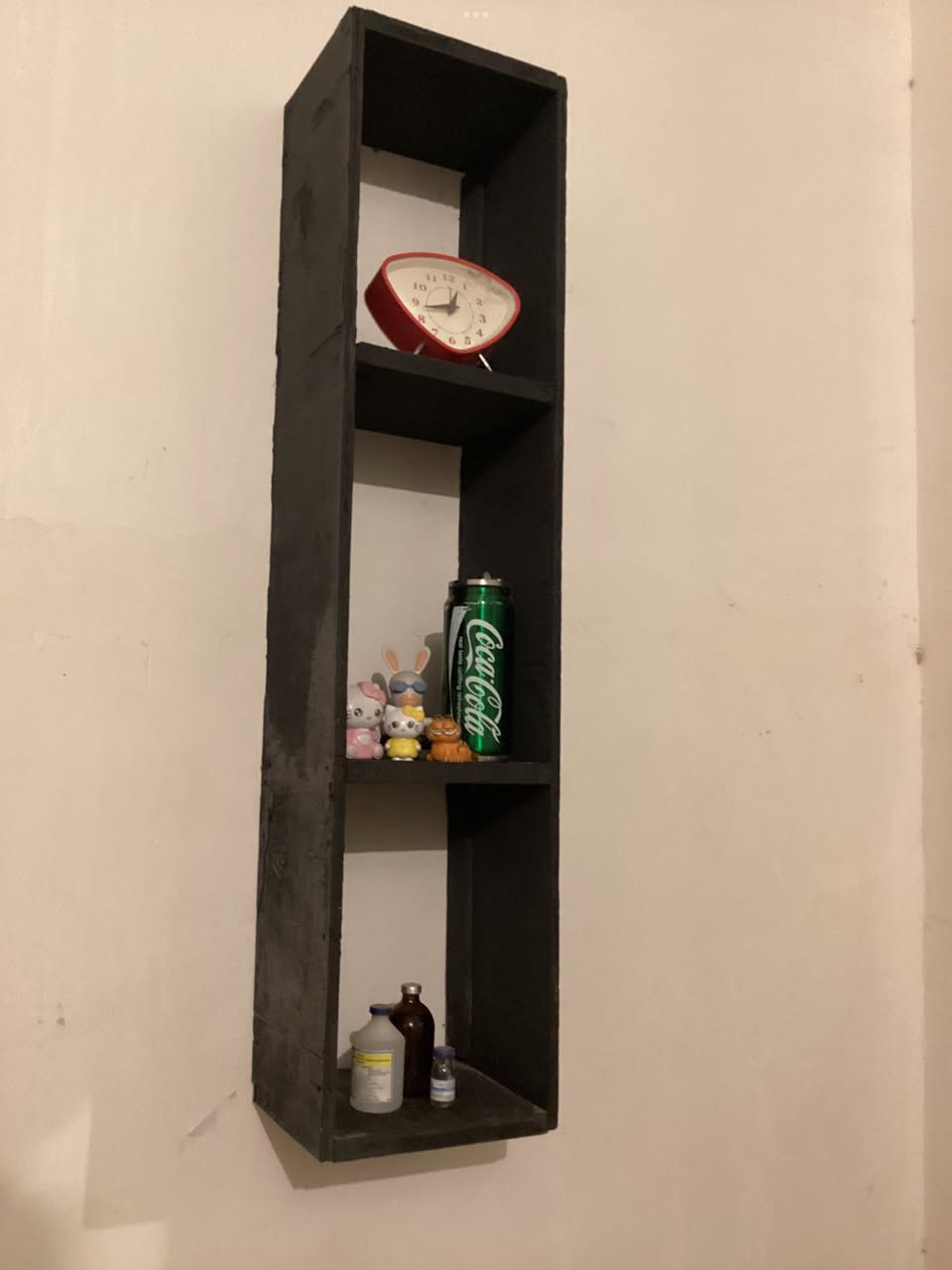 كلهن ب 50
مكتبيه اثنين باب 
رف خشب 
عارضه ملابس 
 شراي ***********
