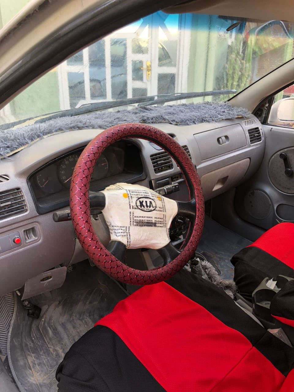 كيا ريو. موديل 2003 
رقم صلاح الدين. 
السعر 39 
وباقي التفاصيل على الرقم 
***********
***********
