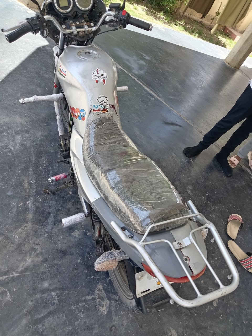 سلام عليكم سايم للبيع سايم حلوو و نضيف دراجه حلوه و شغاله كهربائيات كله شغاله سعره 500 وبي مجال 
رقم الهاتف / *********** مكاني رمادي جزيره خالديه ببالي
