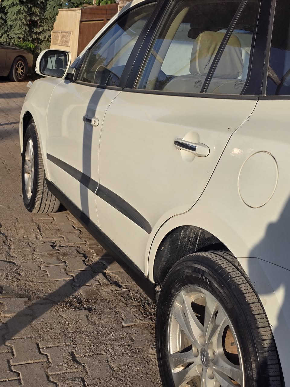 السلام عليكم 
سنتافي موديل 2011 خليجي
رقم بغداد دولي
ب اسمي شخصيا 
هزه جديده 7 راكب 
محرك 6 سلندر 3500
شرط لاتبخير لاتنقيص
حساسات خلفي
كير اوتوماتيك
ارضيه مغلفه جلد
سنوية جديده ب اسمي 
تحويل ثاني يوم
السياره فيها صبغ بارد خفيف جدا في الجهه اليمنى 
للاستفسار
الاتصال على الرقم 
***********
مكاني محافظة الديوانية
