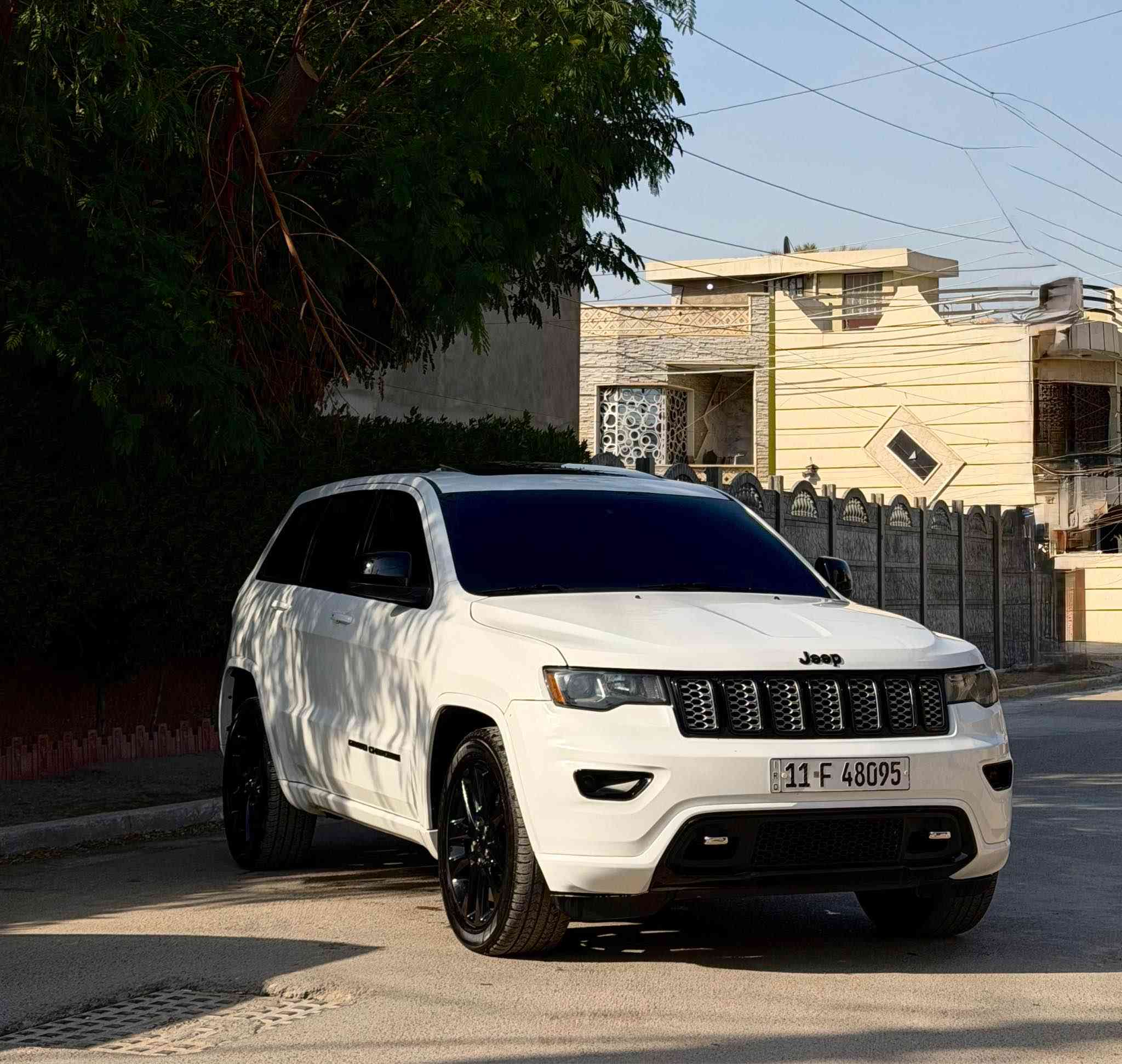 جيب بلاك توب 2019 
فول موصفات 
1. فتحه سقف 
2. كشنات جلد 
3. شاشه كبيره 
4. توقف ذاتي 
5. اتو هولد 
6. تشغيل عن بعد 
7. صندوق كهرباء 
8. ويل 20 
9. ماشيه 65 الف 
10. رقم بغداد باسمي تحويل مباشر 
11. موفقه تضليل مع السياره 
12. حادث جاملغ امامي بدون ايرباك بيه كم قطعه كلير امريكا 
13. مكان السياره بغداد السيديه 
14. السعر 205 ورقه 
15. الاستفسار ***********//*********** بغداد, العراق
