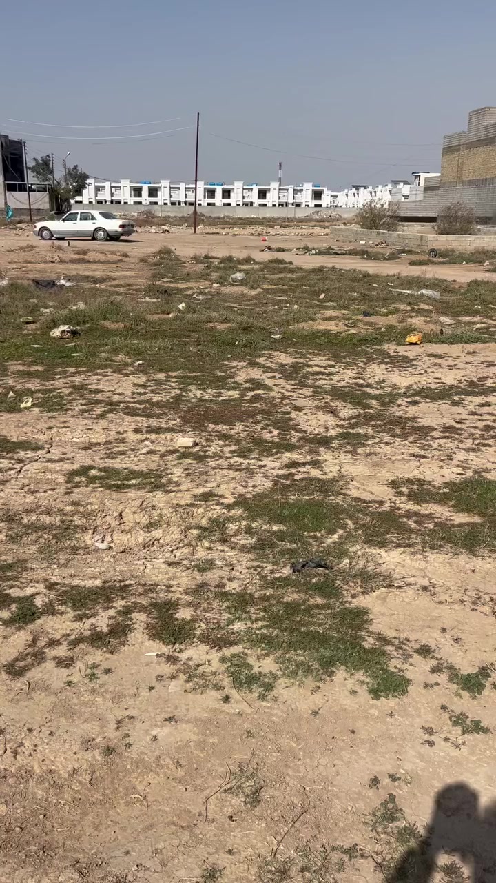 السلام عليكم قطعة ٣٠٠متر ركن طيق الجامعة مجاور مجمع سلمان اللهيبي شارع ٢٠ متر ***********موضح بالفديو
