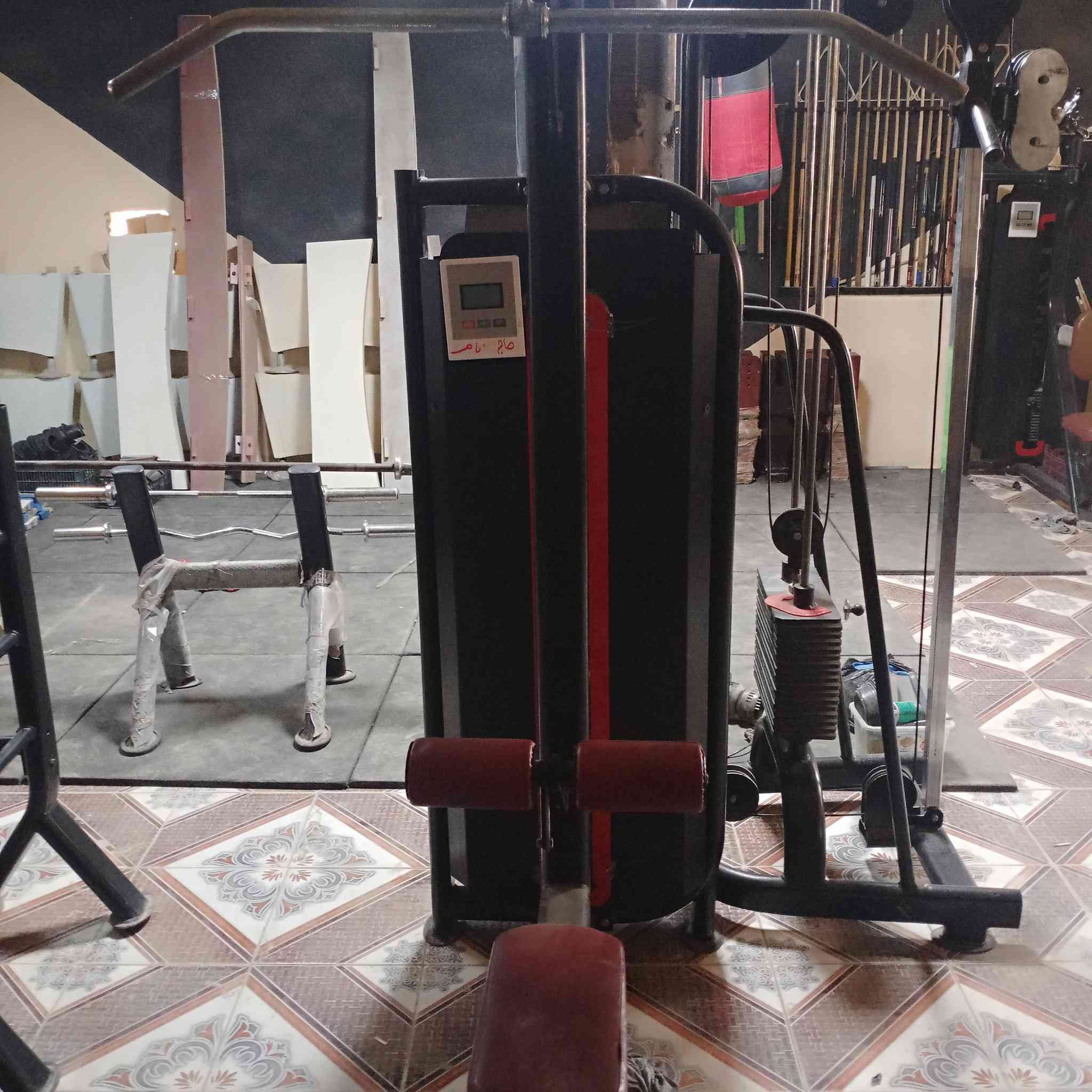 ***********.  صاله كامله للبيع شلع ومفرد 🌹
9 اجهزة. ضخمة. اي #جهاز يعجبك ب 600 الف فقط ❤️  ومساطب كامله وشفتات واثقال كامله + دمبلص.  واكو اجهزة مامصورها وياها ❤️ مكاني الانبار - #هيت
