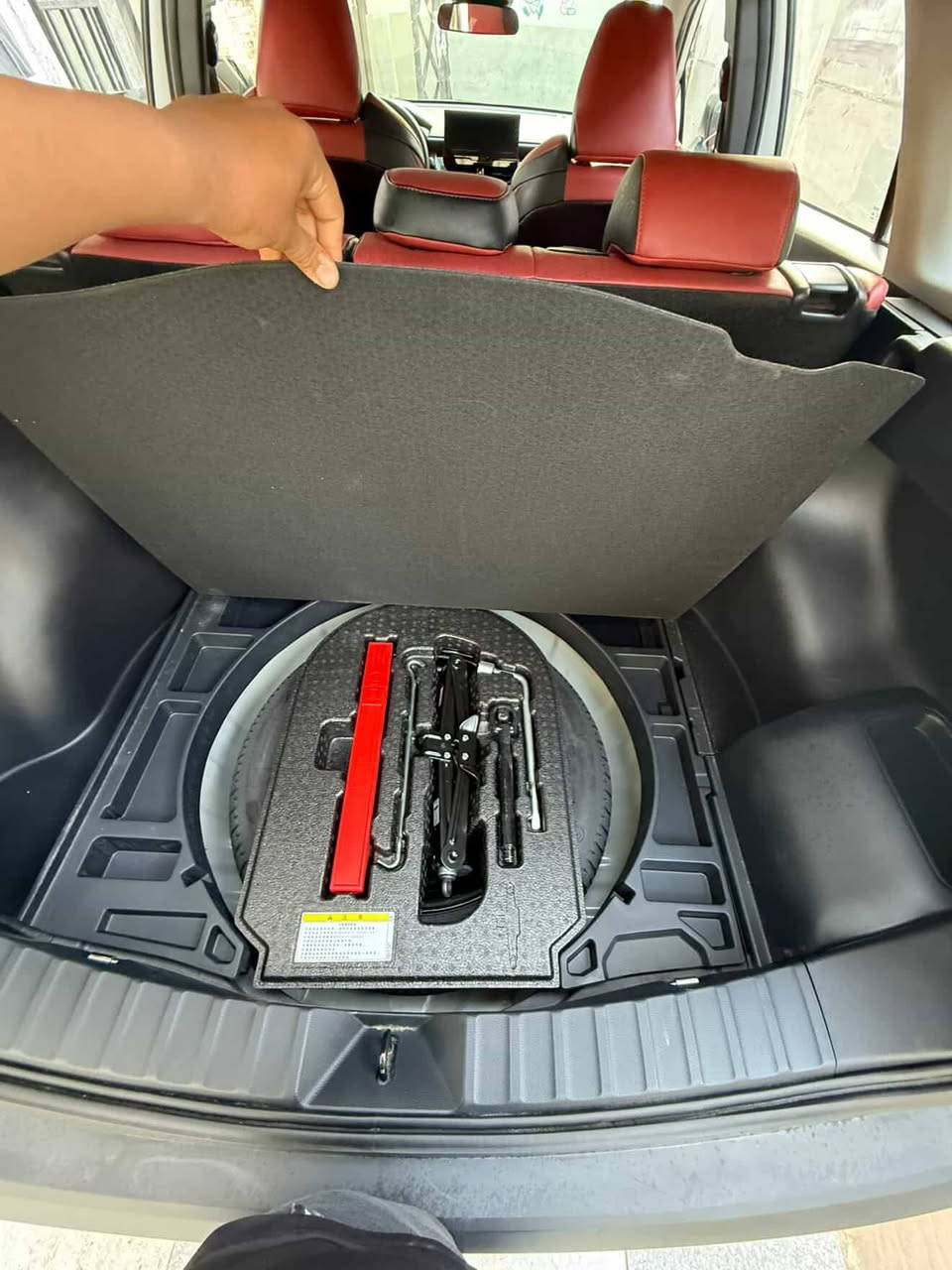 السلام عليكم كورله فوت لندر لبيع  2025 فول مواصفات مكفوله كفاله عامه فتحه سقف كشن جلد كش كهربائي اوتو هولد محرك الفين تبريد خالفي هندبريك دكمه   وبعد بيه هواي مواصفات محرك   الفين هايبرد  لاستفسار ***********
