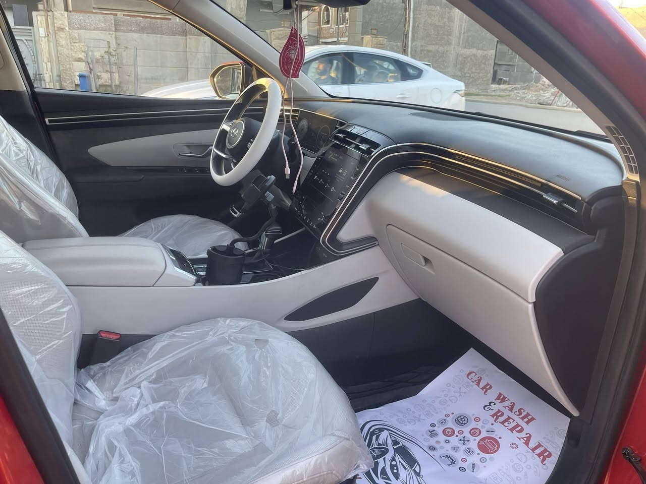 السلام عليكم 
هونداي توكسان 2023
السيارة فول مواصفات بصمة  كشنات جلد تحكم استيرن فتحة سقف  تبريد قطعتين كشنات هيتر  شاشة كبيرة كار بلي 
السيارة ماشية 71mil 
رقم اسليمانية باسمي 
حادث جاملغ السكن امبدل فقط لغد شاصي بشرط مكفولات 
ايرباكات كلهة سليمة 
صور الحادث مرفوقات بلمنشور 
السعر 198$ بيهة مجال حك الجية 
مكاني الغزالية 
***********
