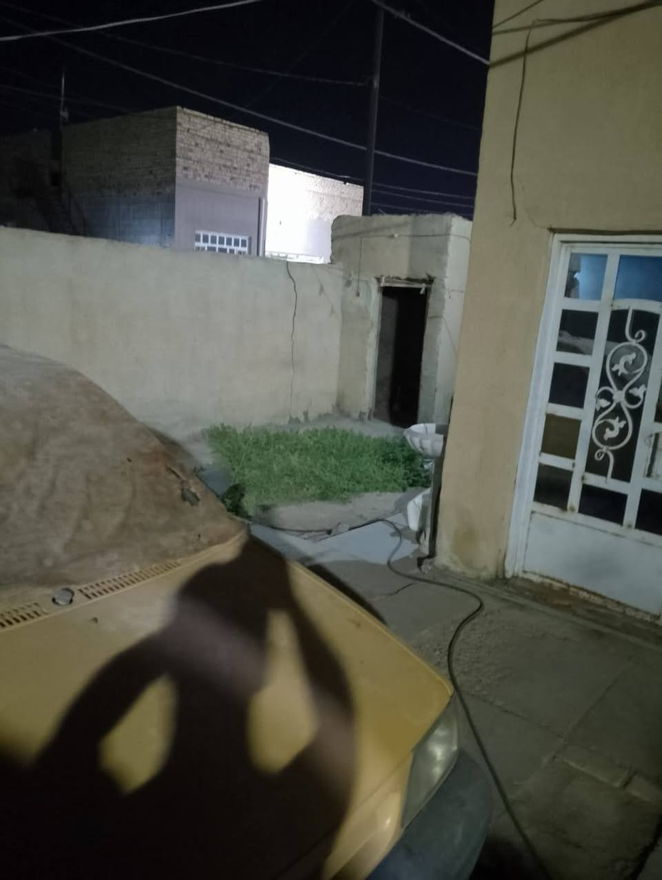 السلام عليكم بيت زراعي مشمول بل تطويب  المساحه 170  غرفة نوم وحده و صحيات داخليه و خارجيه و مطبخ واستقبال و صاله سعره 28 وبي مجال العنوان الديوانيه حي الميكانيك  شارع معمل الغاز للأستفسار اكثر على هذه الرقم غير متواجد عل فيس  ***********
