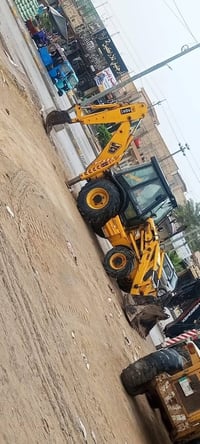 حفاره جي سي بي موديل 2000 اني مكلف بل نشر هاذ رقم راعيه 07859215966