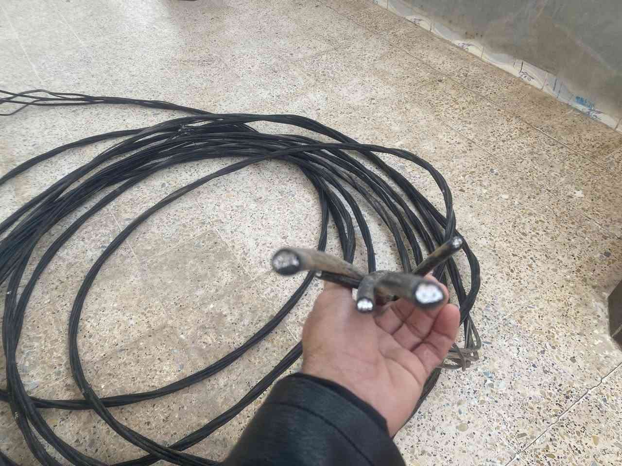 السلام عليكم عندي ظفيره من هاي النوعيه الاصليه 5خطوط كيج 55ملم طول 50متر اواقل او اكثر بشوي مع عامود كهرباء 
قيم وأخذ بل يرضي الله 
***********
