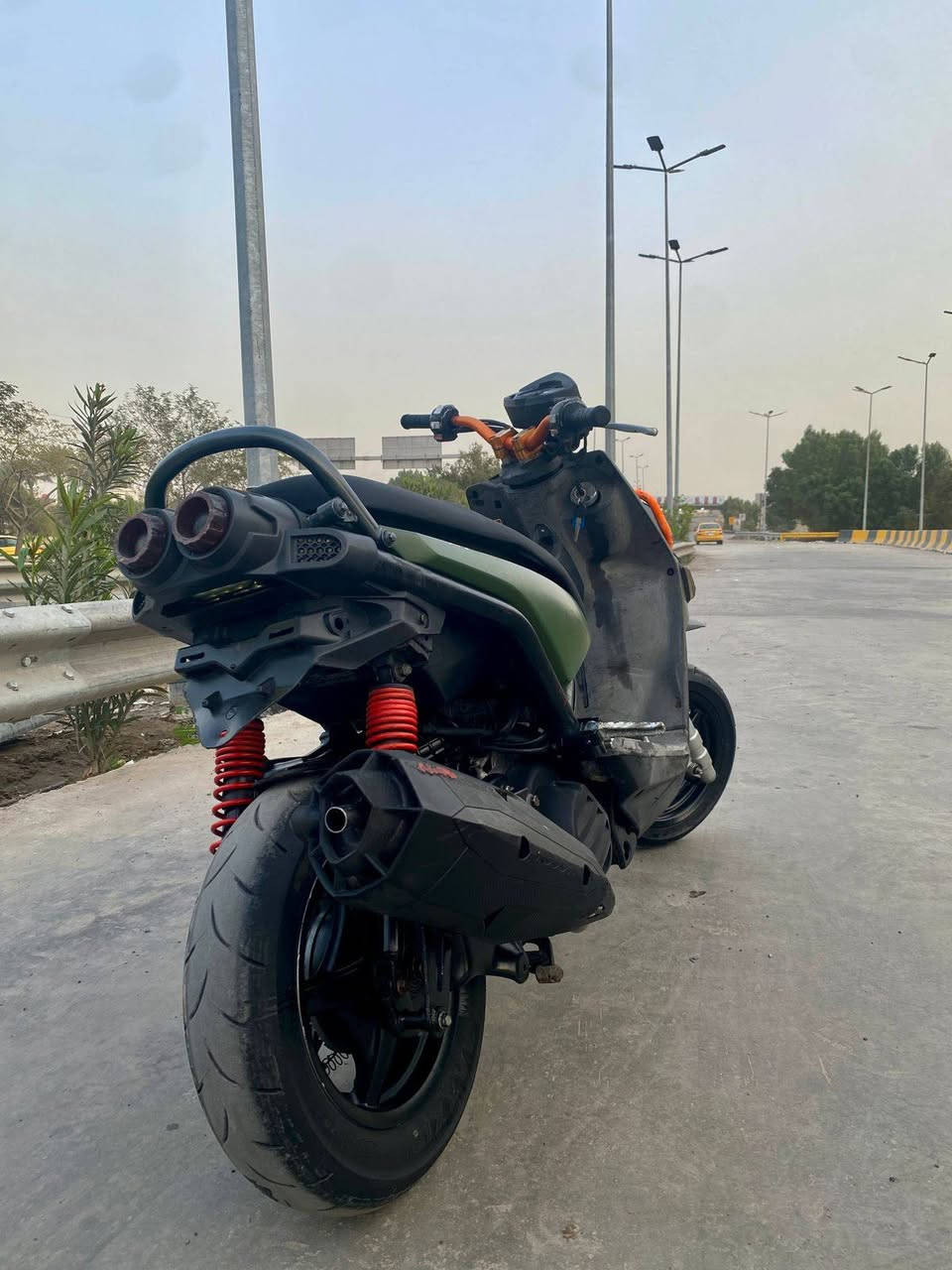 سلام عليكم للبيع سكنس جبلي ام اعيون
دراجه جديده بمعنا الكلمه تجي تفحص وتشوف بعينك
لونه زيتوني طافي  بلادي 
بيها غراض تزويد 
كلجات
طلاعات
صالنصه كوسو
بكلايت
الدراجه امانت الله مال رمبه
مكاني بغداد جامع النداء
***********
