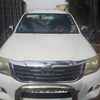 هايلوكس • ٢٠١٢ • ناصية