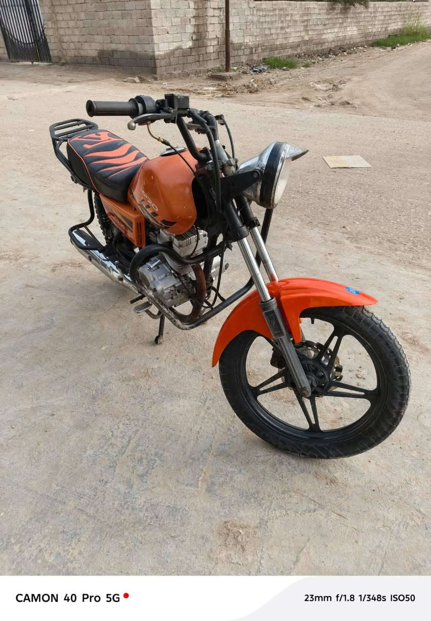 سلام عليكم
خوان دراجه مديل 14
مكينه ستوته 
دراجه مال عمل شعله فول 
وسعر متاسب اوراق اصولي 5اصلي كامله 
شغل وطلع سعر 450الف
***********
