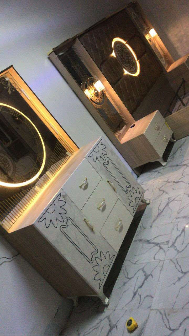 عندي غرفه للبيع اخذتها ب 3 واريدها ب مليون ونص جبيره وتكمه 
8 قطع سرير وكنتور وملحق ومرايه بزاويه وميز تواليت وكومديات ثنين ومخزن


**إذا كنت صاحب هذا الإعلان وتريد حذفه لأي سبب، رجاءا أرسل رسالة إلى الدعم الفني**