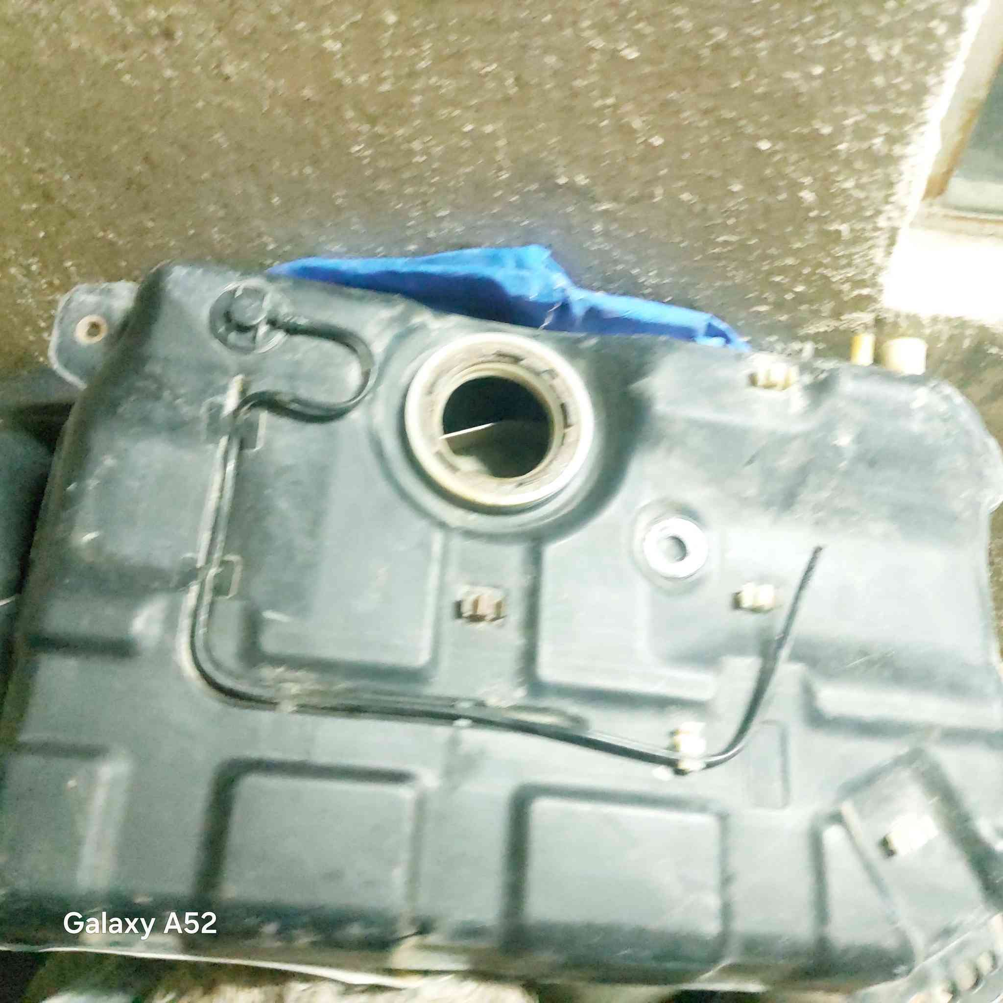 السلام عليكم 
للبيع تانكي بانزين كيا بونتيشا جديد
الاصلي مال تفصيخ + عبوه مال البانزين و الفيتبم مالها الاصلي يعني جيب و شد 
السعر 60 الف 
العنوان البصره الزبير 
للستفسار ***********
