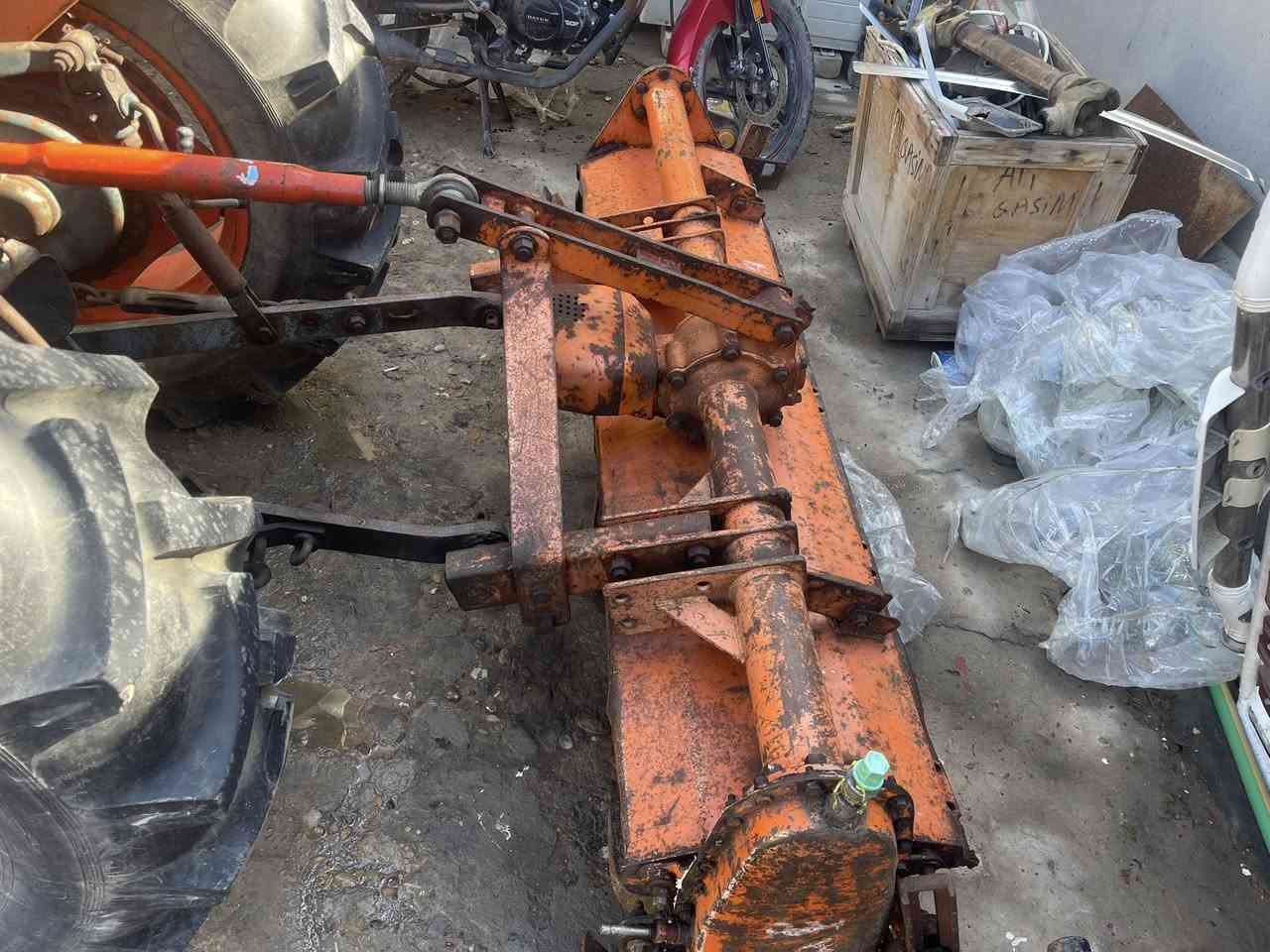 السلام عليكم للبيع كابوته 3 بستم. تجفيت جديد مكفوله كير اكسل محرك. مع كيله ورفاسه ام الشيشين تخم تاير موديل 84 بدون رقم 
واسط الصويره ***********
