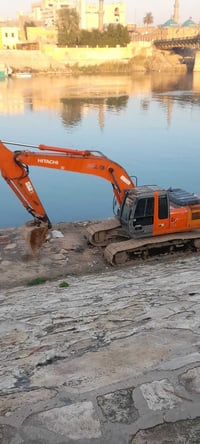 حفاره البيع موديل٢٠٠٥ جاهزه ٠٧٧١٣٠٦١٥٥٥