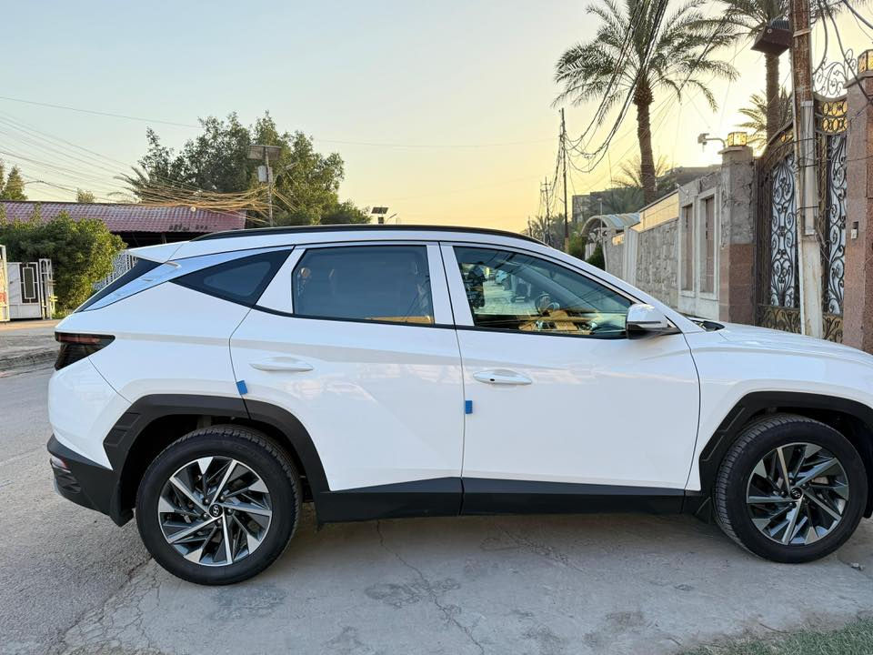 السلام عليكم عندي توسان 2024 خليجي السيارة كفاله عامه من الصبغ والضربه والتبديل السيارة جديده بمعنى الكلمة ماشيه 37 ألف السيارة فول عده البانوراما 
بصمة 
محرك 2000 
جلد 
كشنات كهرباء 
سايد بريك بصمة
تحكمات
اوتو هولد 
حساسات 
كاميرا 
شاشة 
وباقي المواصفات المعروفه 
السعرررررر 205$ 
مكاني بغداد 
للاتصال 
***********
