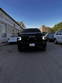 شوفرليت سلفرادو 2022 اسود رقم بغداد مرتب وحلو  محرك  v8 5300 كير طرح 1...