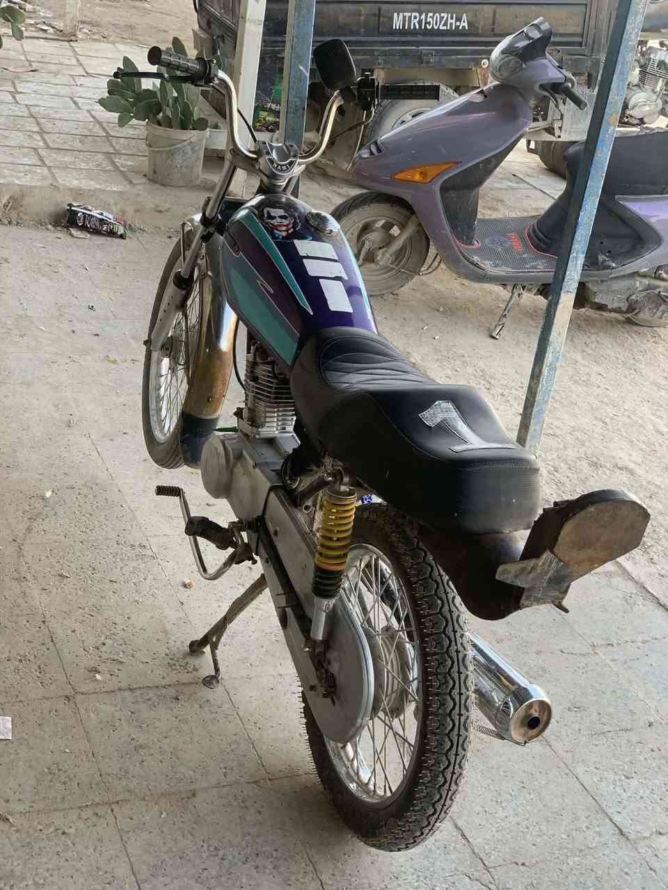 السلام عليكم دراجه 4 قير للبيع الله شاهد دراجه خير من الله محرك نامه 25 دراجه موديل2022 اوراقه ضاعا اسوي لك مكاتبه وكيلها حمودي العارضي السعر 500 بيها مجال هذا رقمي***********
