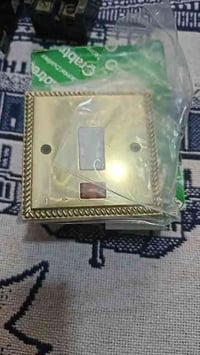 دكمة سبلت او سخان ٢٠ امبير ماركة كربتلي انكليزي للتواصل ٠٧٧٢٢٦٣٣٧٨٧