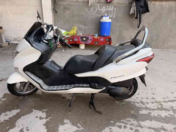 فورزا 08 لون ابيض صدفي دراجه نضيفه وخير من الله شلعه ومعدل وكهربائيات مكينه مكفوله من الفتح وياها منفيس حاويه جديده من بغداد جبتها ويلات نيكل اصلي مكاني قضاء المدينة بيها ملاحضات بلفديو تكدر تشوفها السعر  مليون 850  بيها مجال قليل ***********
