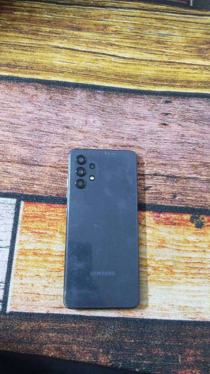 للبيع ثنينهم الابيض تكنو سبارك والثاني Samsung Galaxy A32 كل واحد وسعره العنوان بغداد مدينه الصدر قطاع 43 
رقم الهاتف للاستفسار ***********
