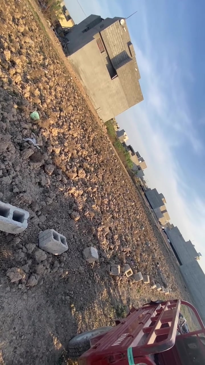 سلام عليكم عندي قطعه 
بلبجويله وره لبزل مساحتهه
250 رايد مراوس بيت بجولان ثانيه 
او بيع
***********
