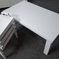 طاولة وكراسي • السليمانية