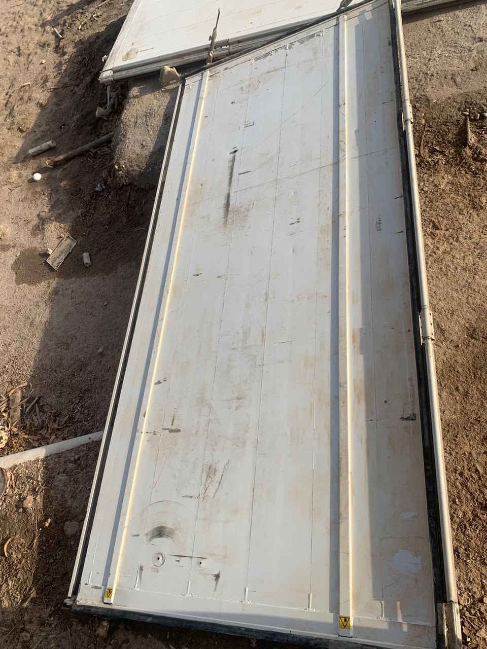 السلام عليكم باب عربانه كوجل جديد  البيع سعر 3 ورقات وبيهم مجال شراي يتصل غير متواجد ع الفيس رقم *********** ***********
