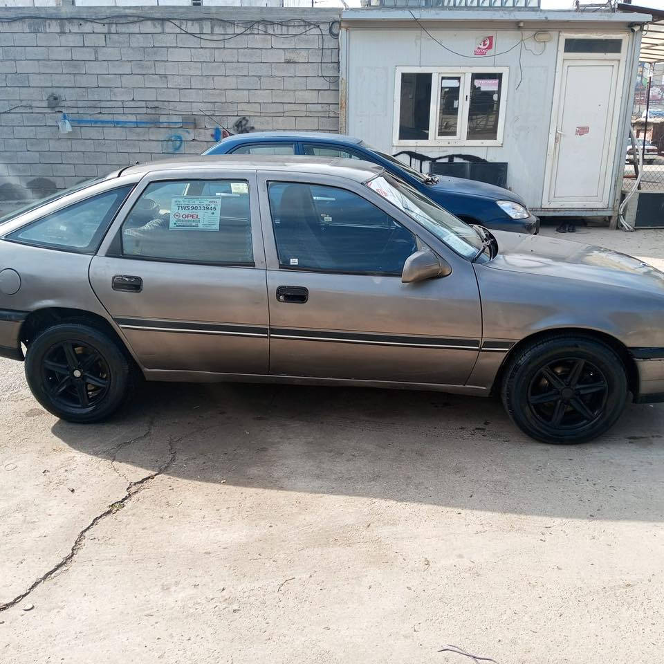 السلام عليكم للبيع أوبل فكترا حجم 20 جنطه 
محرك كير شرط رقم ديالى شرط التحويل السعر 
20 وبيها مجال العنوان الموصل قضاء البعاج (موديل 89

***********

***********
