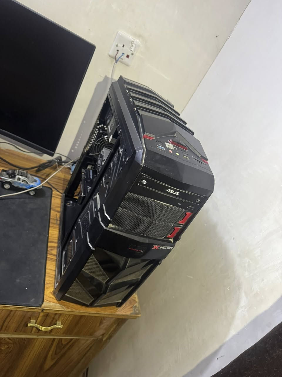 سلام عليكم اخوان كيس مثل موضح بل صورة 👀
رقمي للتواصل *********** 📞 
التجميعه مو افضل شي بس حلوة للالعاب وللامكانيات المحدودة 

معالج i5.6500

كرت شاشةGTX1080  

• 💾 Bullet 2.5 SSD – 512Gb

الذاكرة (RAM) 16 GB من FURY

سعرها ٤٠٠وبيها مجال منختلف بلسعر 
وشكرا ادمن
