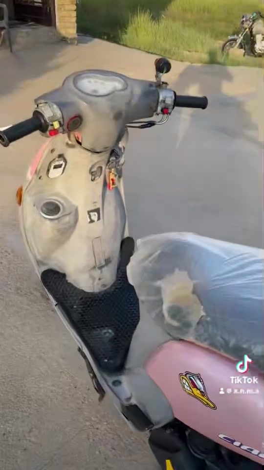 إسلام عليكم دراجه فله لبيع دراجه كفاله عامه من كلشي ما مفتوحه ادراجه ما عايزله لو برغي موديل 2010 ول مكان ورديه خارج وهذه رقمي ‭***********‬
