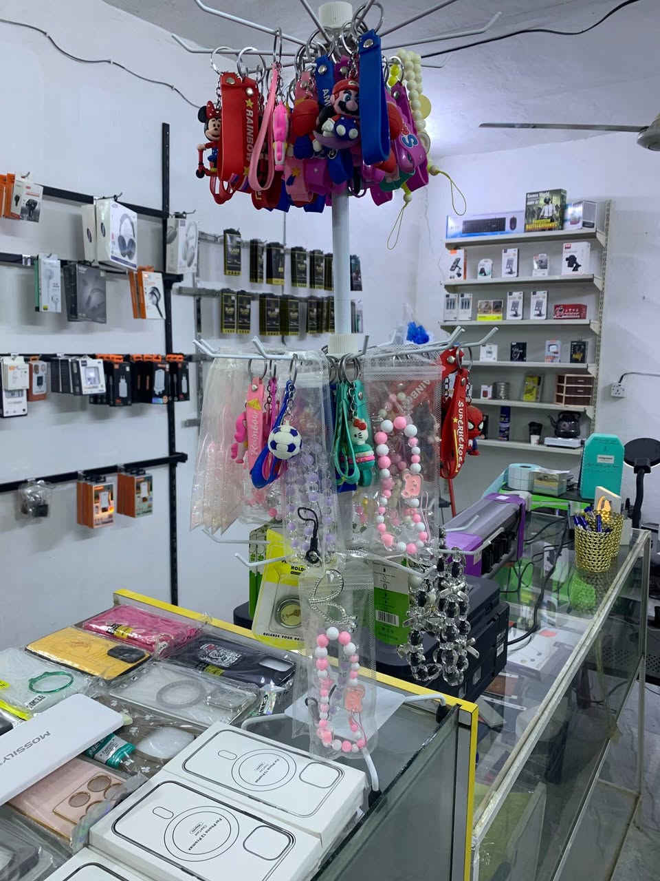 📱✨ كل ما يخص المبايلات بمحل ابو الجوود ✨📱

🔹 تغليف موبايل بصور حسب اختيارك — خلي موبايلك يعبر عن ذوقك الخاص
🔹 جميع الإكسسوارات والسماعات ولوازم الهاتف بأفضل جودة وأسعار مناسبة
🔹 طباعة ورق عادي، ملون ومقوّى بسرعة ودقة عالية
🔹 أقوى وأفضل أنواع لزكات (حمايات) الشاشة لحماية موبايلك من الكسر والخدوش
🔹 ستاندات موبايل بجميع أنواعها وأشكالها العملية والعصرية

🔥 جودة عالية | أسعار مناسبة | خدمة سريعة 🔥

📍 زورونا بالمحل ونخدمكم بكل سرور
العلكاية - مقابل ملعب ابو وائل 
📞 هاتف: ***********

💬 واتساب: ***********
