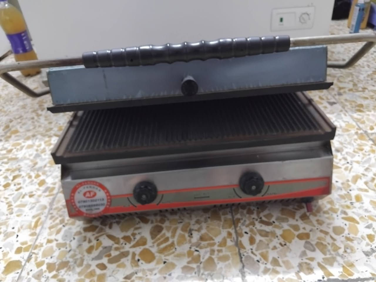 سلام عليكم من رخصة الادمن المحترام عندي كابسة غازية جديدة غير مستعملة للبيع السعر 200 الف بغداد الكرخ هاتف ***********
