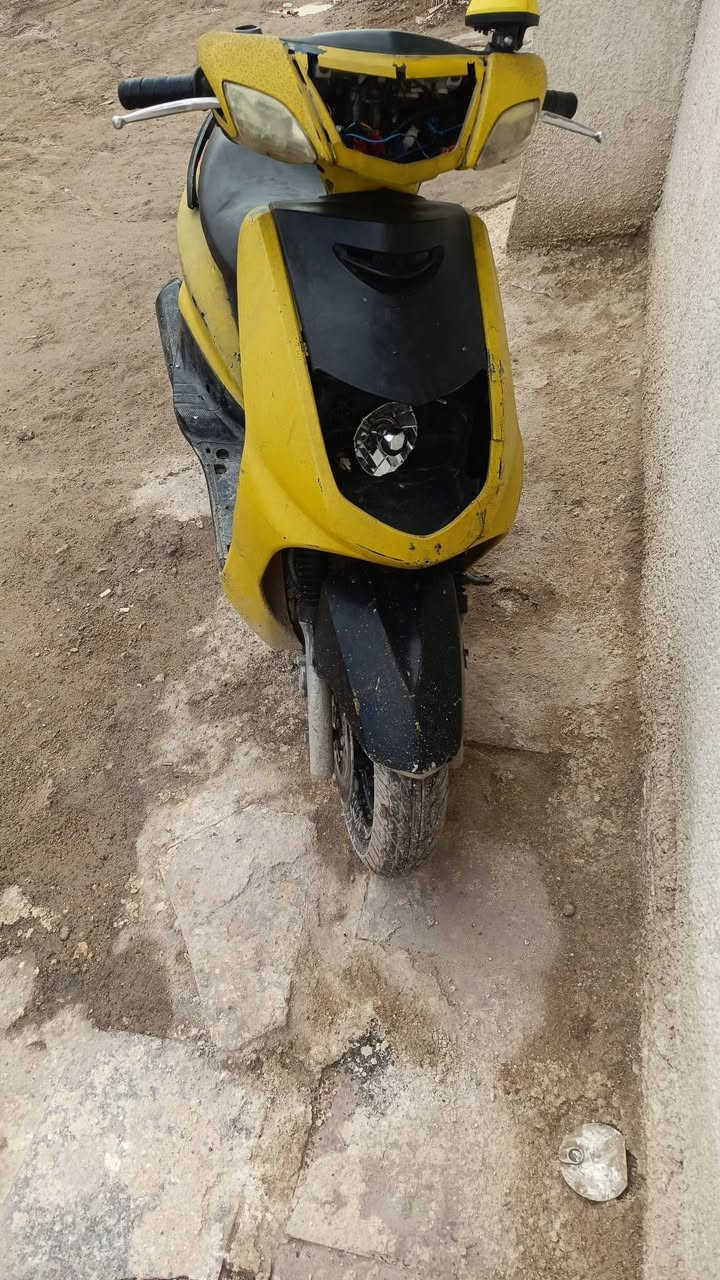 دراجه كلشي شغال بيه  الدراجه خير من لله ماكو شي بيه واكف كلشي شغال تايرات نضيفه كلشي نضيف السعر خاص
رقمي بيه وتساب ***********
