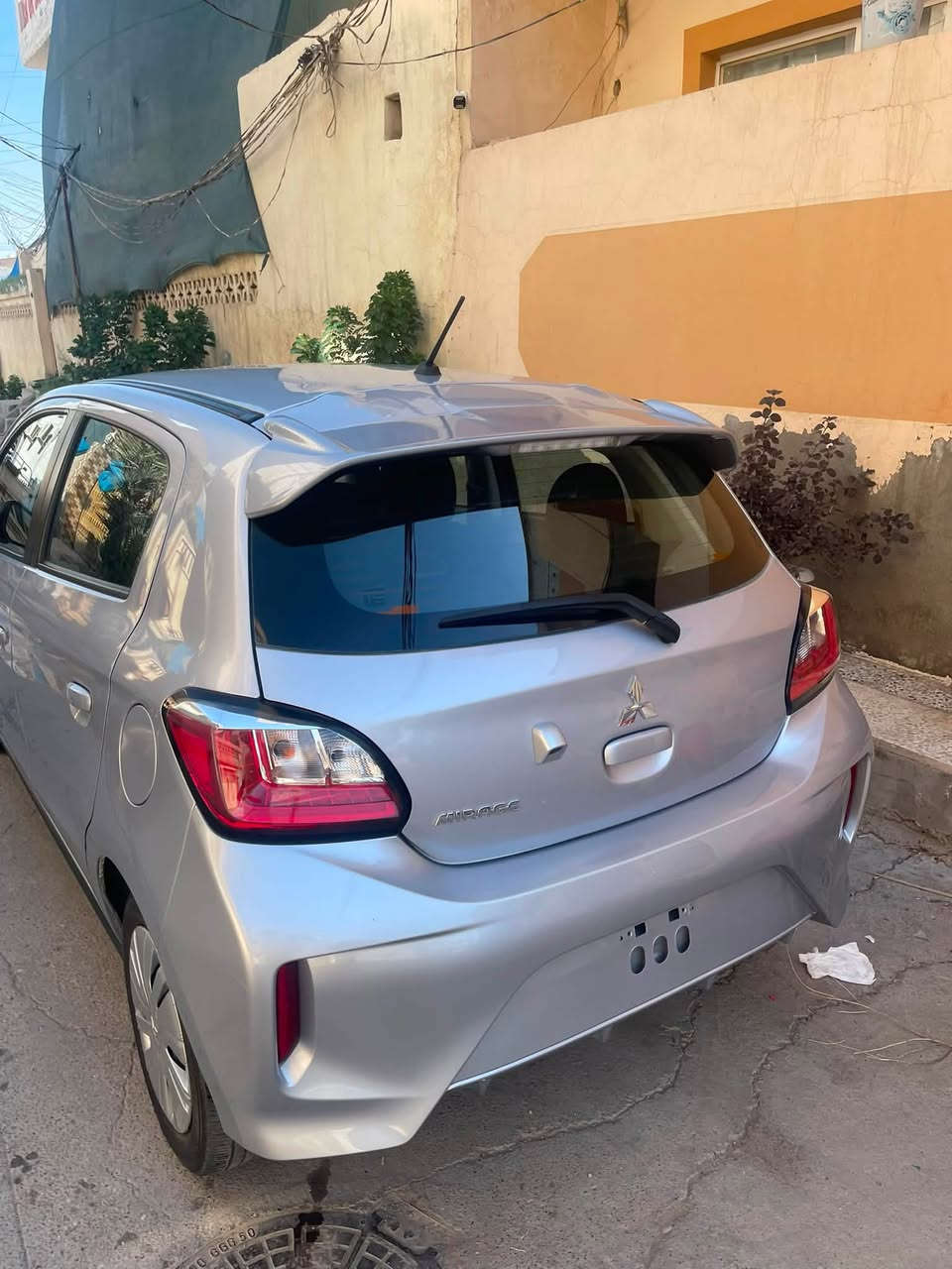 ميراج موديل ٢٠٢٤دخول جديد ماشيه ١٦مايل
حادثه بابتين مبدلات ومصبوغات وبارد بتكمه وشويه من قماره
بدون رقم منفيس بسمي  ايرباك برده فقط✅
مواصفاته 
شاشه كاربلاي
جام اوتو 
رادار امامي
تبريد تدفئه بيانو لمس 
مانع نزلاق 
مخرجUBS
نظام الايكو الاقتصادي
محرك ٣سلندر
سعرها ٨٠وبيه مجال 
مكانه ديالى بعقوبه *********** اتصال او وتساب
