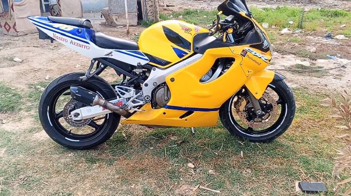 مكفوله ماعده الكور مفتوح ولاتكلي شبيه مابيه شراي جيب فيتر وياك وتعال افحص السعر 23 وبيه مجال حك الجيه فقط بيع ماراوس شباب مكاني الديوانيه اوراقه موجوده ونكره بكل وقت خاص ماكو شراي اتصل وبيك خير ودلل ***********
