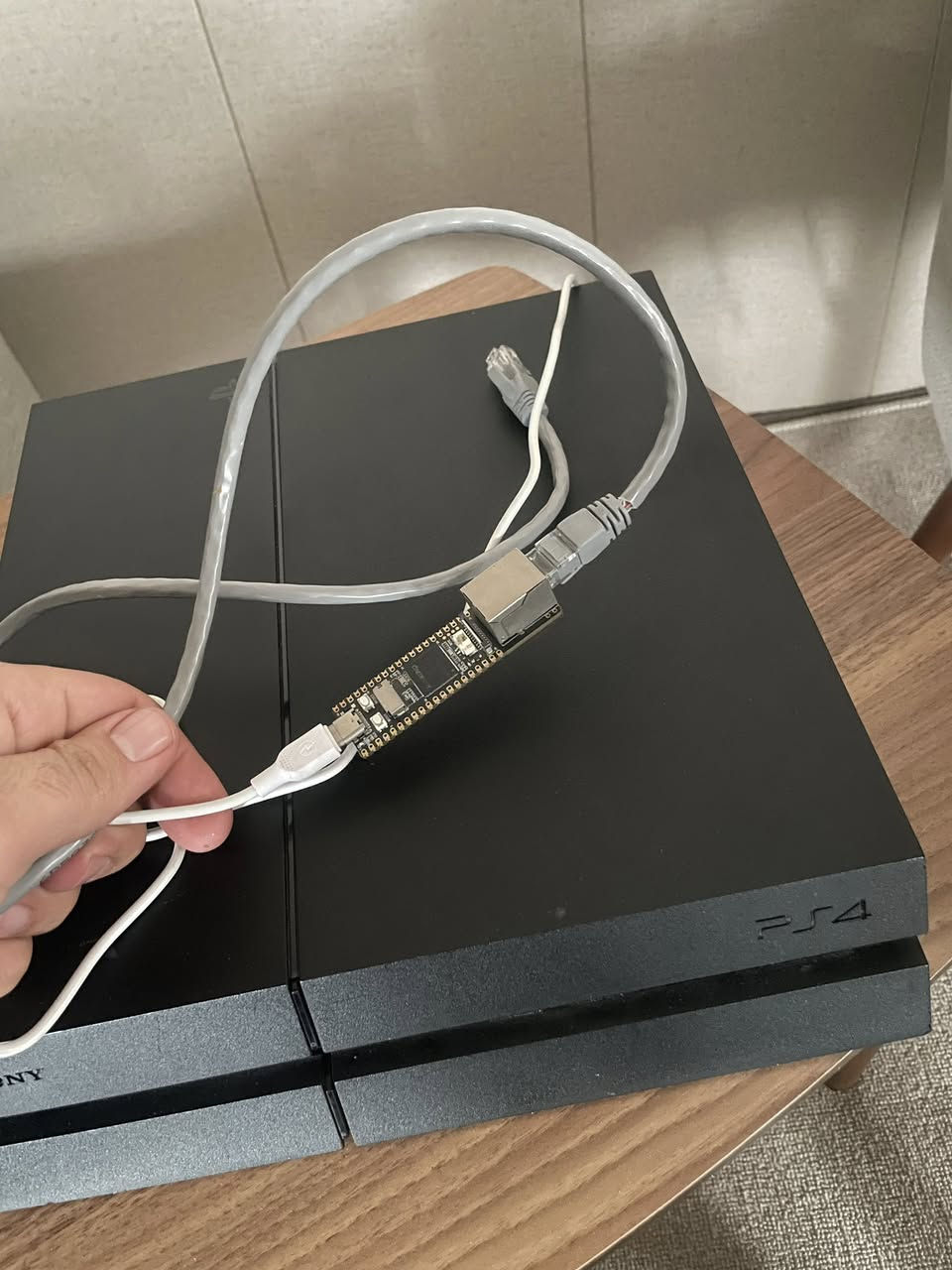 بلي 4 فات نيظام 11 تهكير قطعة مامفتوح يدة اصلي مع كل معلقات نظافة ‎%‎99 توصيل موجود واتساب *********** سعر 225 الاف قفل
