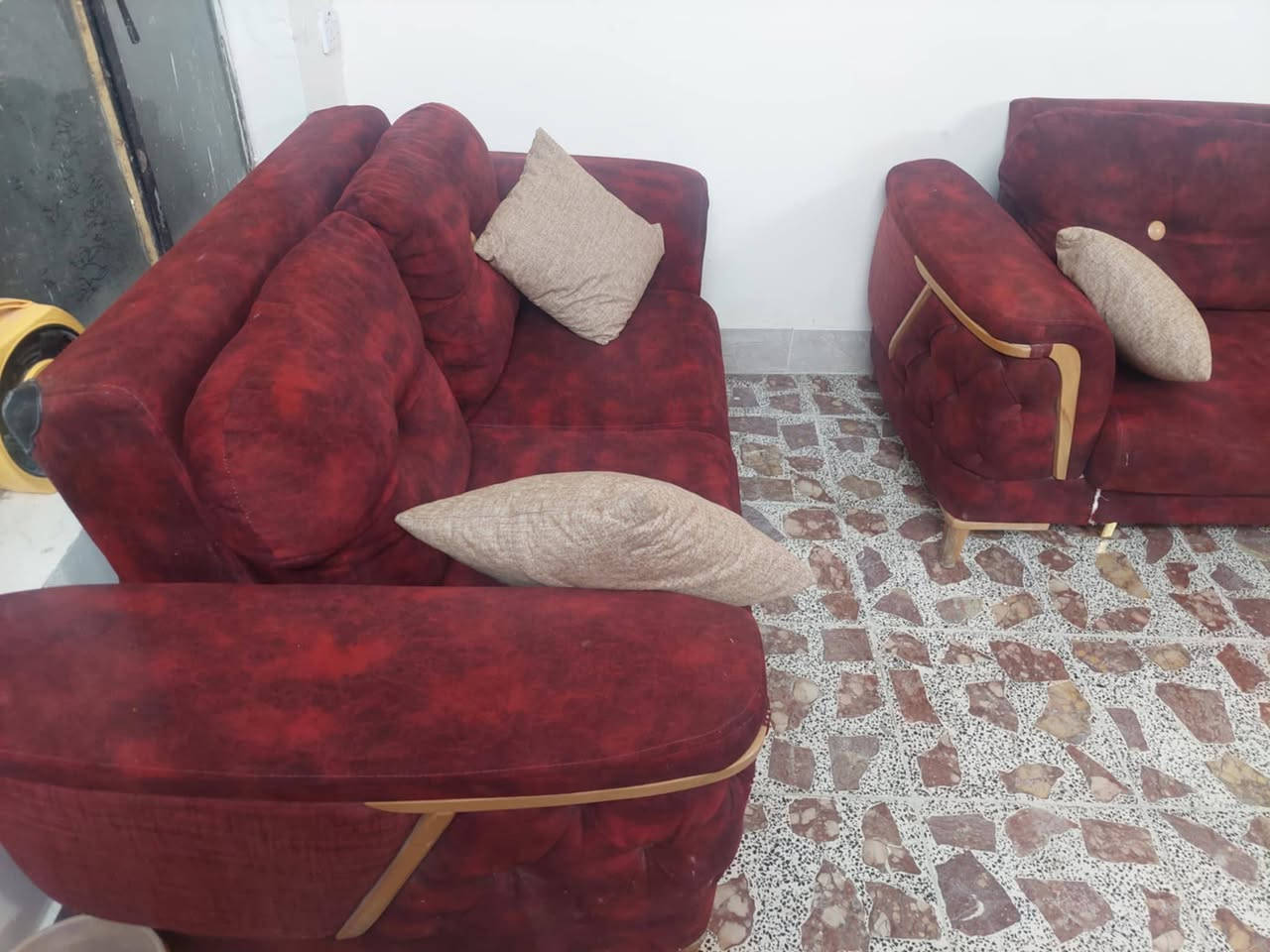 الموقع بغداد المنصور الوشاش
تخم ١٠ مقاعد تركي درجه اولى مخزن اضراره بس لقماش شي بصيط هيكل وسفنج مضمون اي شي مابي 
تخم تكمه  سعر ٥٠٠ 
للتواصل خاص موجوده


**إذا كنت صاحب هذا الإعلان وتريد حذفه لأي سبب، رجاءا أرسل رسالة إلى الدعم الفني**