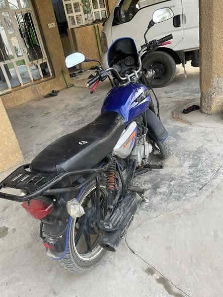 سلام وعليكم شباب بوكسر موديل واحد وعشرين أوراق اصولي سعر 900 وبيه مجال ***********
