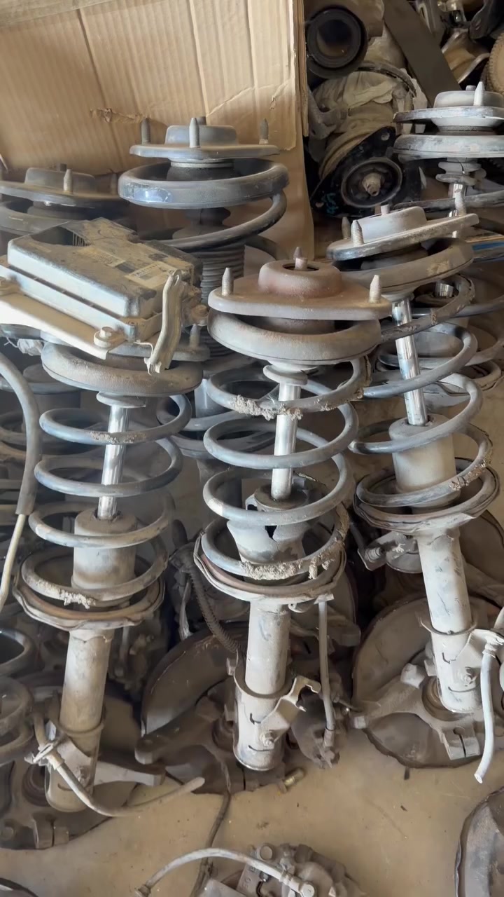 توفرت حداديه امامي وخلفي لانسر بومه شرط حاويه ***********
